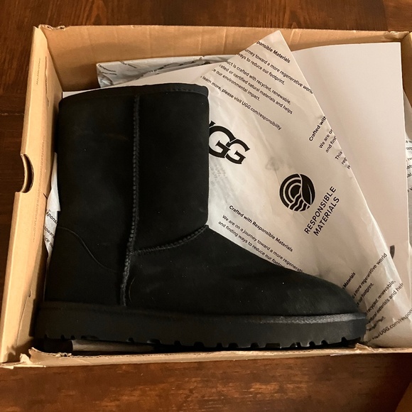 Black Uggs - Picture 1 of 2